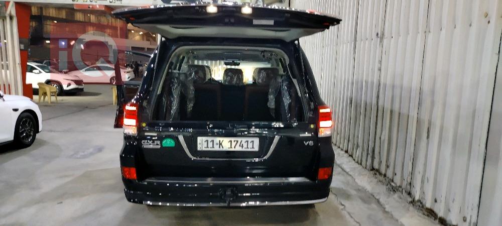 تۆیۆتا لاند کروزەر